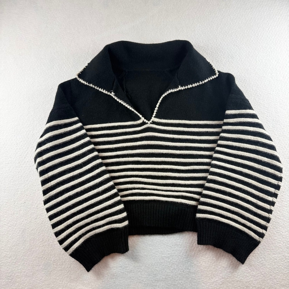 Commense Black White Striped Cropped Sweater V-Neck Collar Small